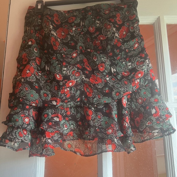 VERONICA BEARD Mini Skirt Black Red Sz 2 Floral Print Ruched Front Zip Chic - Picture 11 of 12